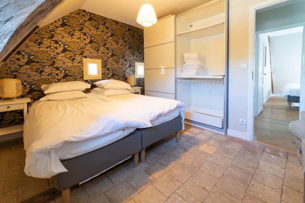 Le Clos Du Tilleul Fabuleuse Propriete 15 A 30 Pers Piscine Au Coeur D'Un Charmant Village Thilouze Exterior foto