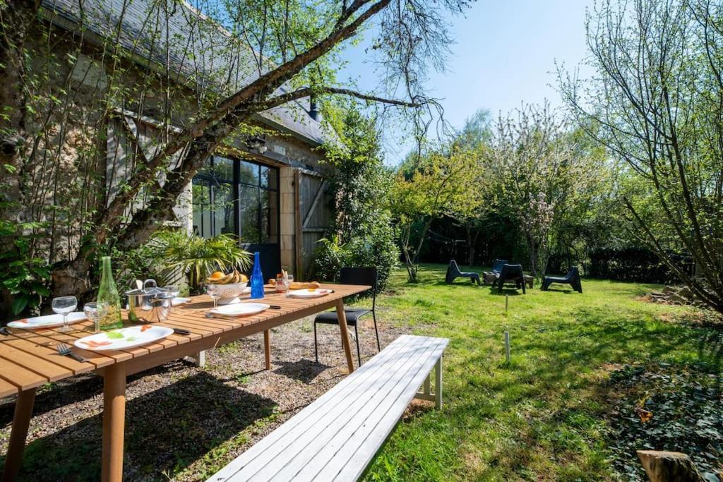 Le Clos Du Tilleul Fabuleuse Propriete 15 A 30 Pers Piscine Au Coeur D'Un Charmant Village Thilouze Exterior foto