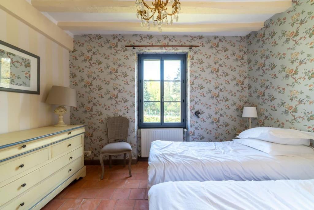 Le Clos Du Tilleul Fabuleuse Propriete 15 A 30 Pers Piscine Au Coeur D'Un Charmant Village Thilouze Exterior foto