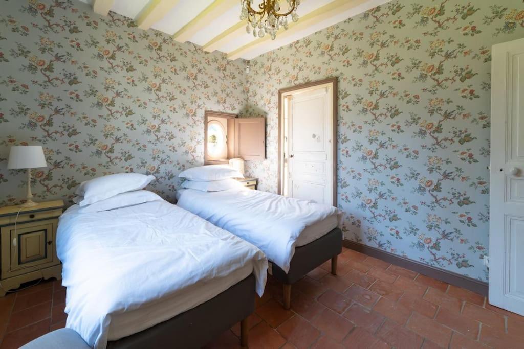 Le Clos Du Tilleul Fabuleuse Propriete 15 A 30 Pers Piscine Au Coeur D'Un Charmant Village Thilouze Exterior foto